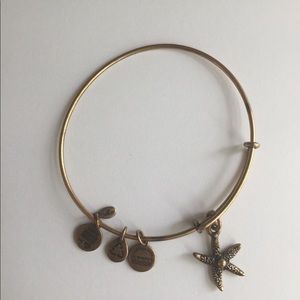 🦚  2 / $10   Ani & Alex ⭐️🐠 Starfish Bracelet